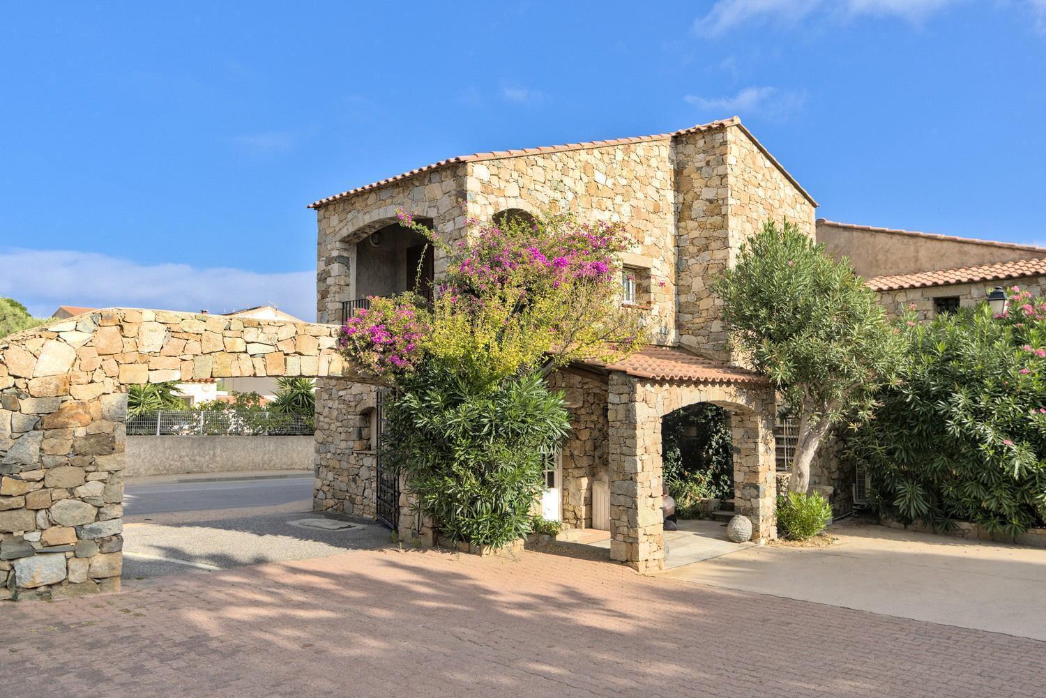 Hotel Casa Rossa & Spa LʼÎle-Rousse Exteriör bild